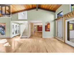 4pc Bathroom - 1336 116 Avenue Sw, Calgary, AB T2W2A5 Photo 8