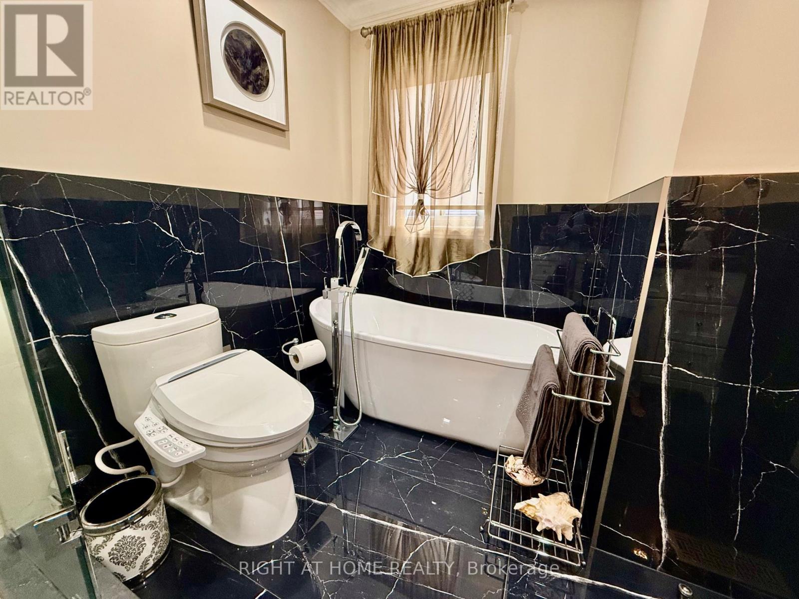 129 FOUR SEASONS CRESCENT - 23