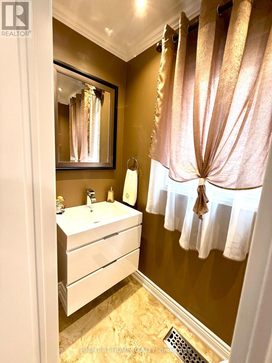 129 FOUR SEASONS CRESCENT, East Gwillimbury — photo 5