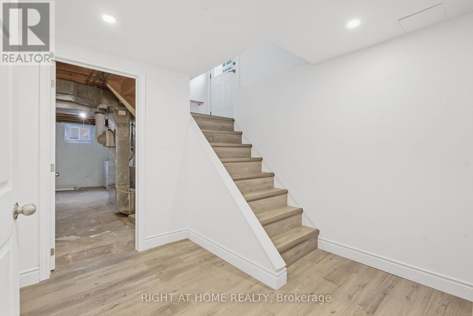 49 BEVERLY CRESCENT - 21
