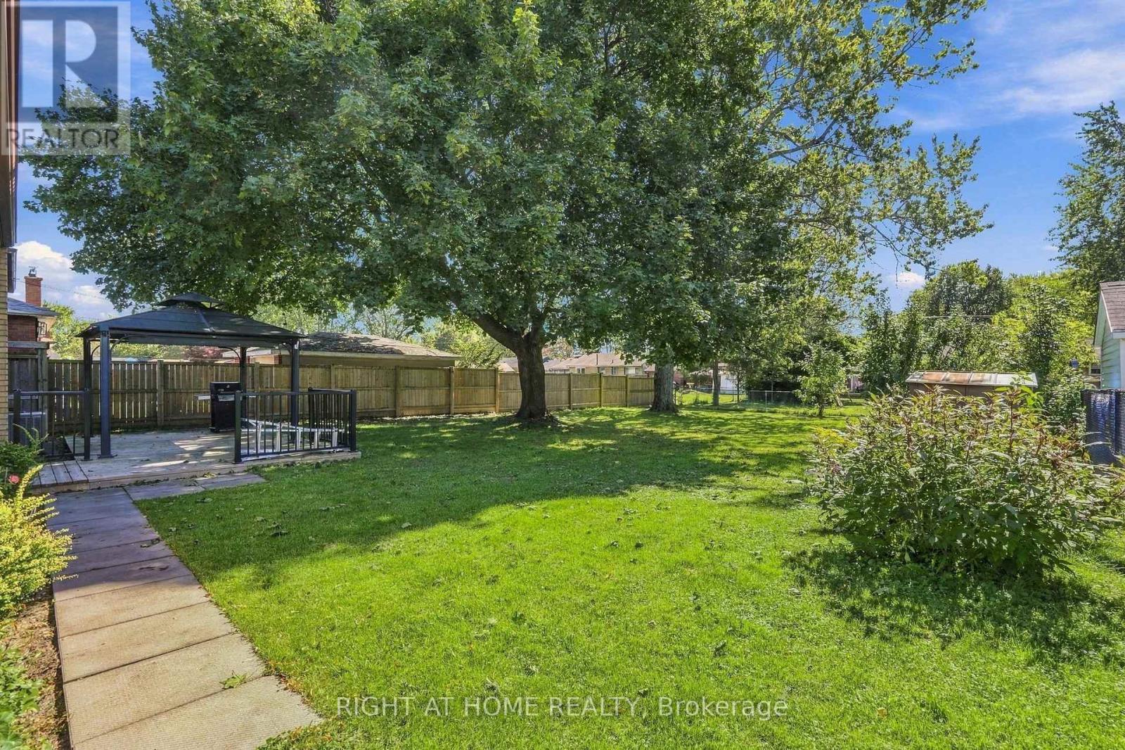 49 BEVERLY CRESCENT - 31