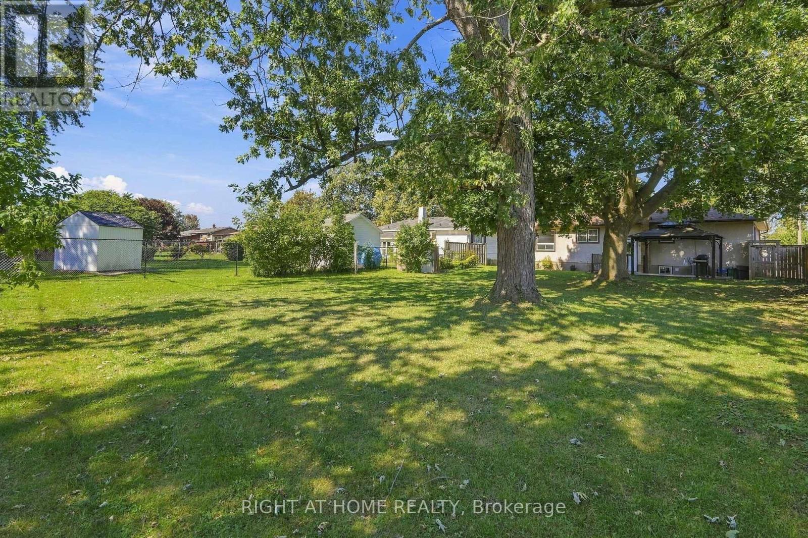 49 BEVERLY CRESCENT - 35
