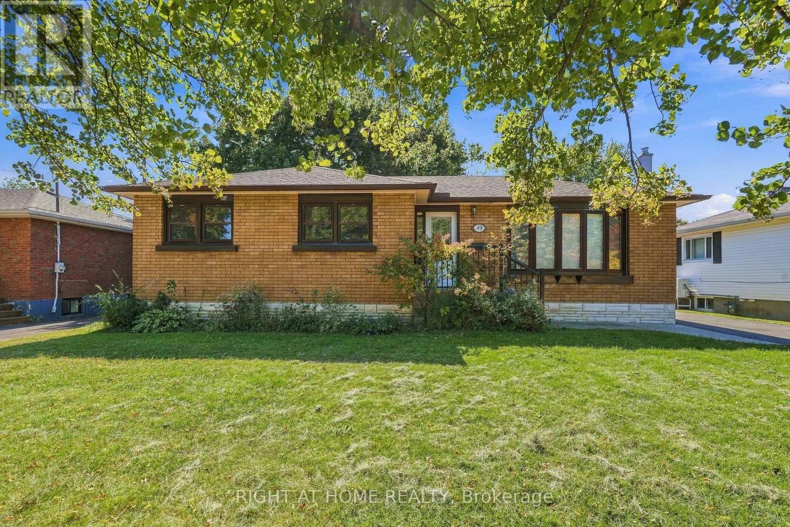 49 BEVERLY CRESCENT - 37
