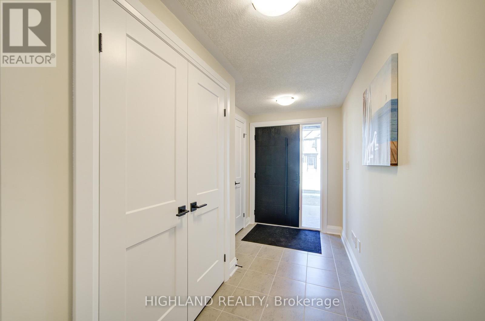 565 BALSAM POPAR STREET — photo 2