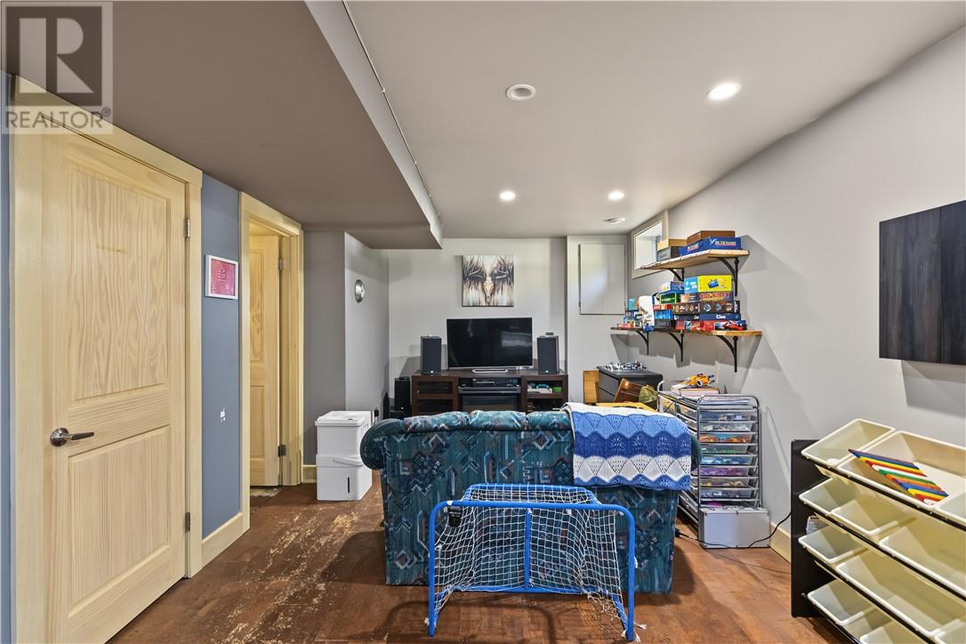 816 Danforth Avenue - Image 27