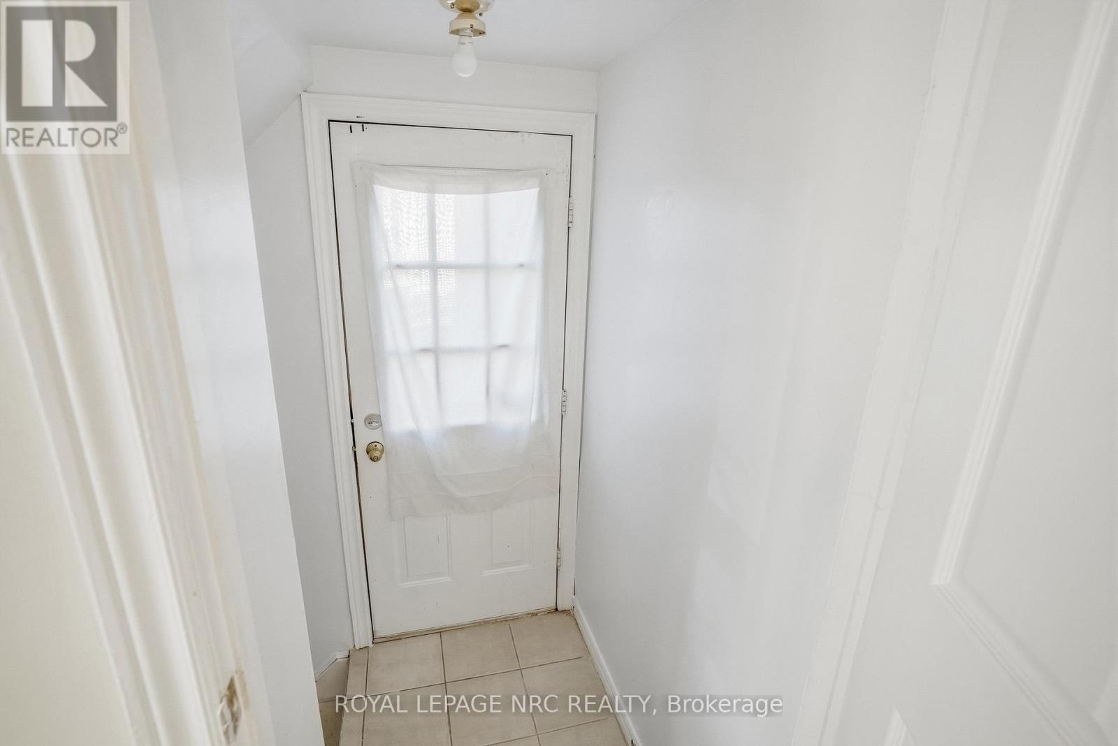 6033 WILDROSE CRESCENT - 17