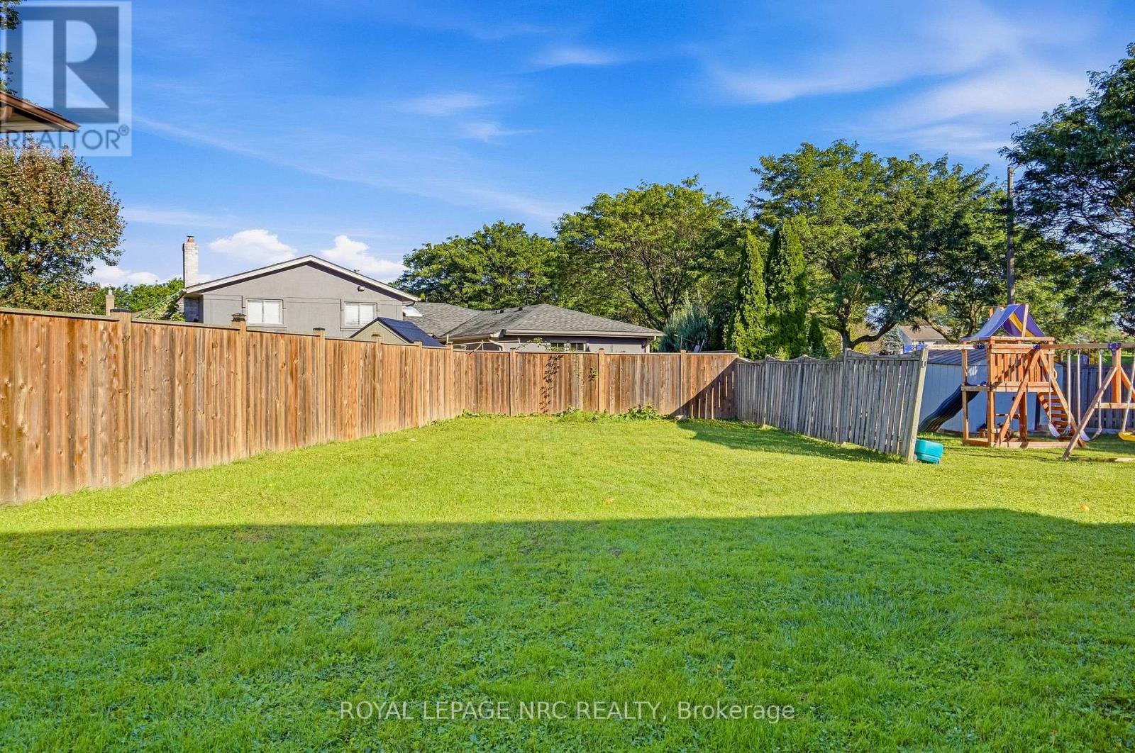 6033 WILDROSE CRESCENT - 21