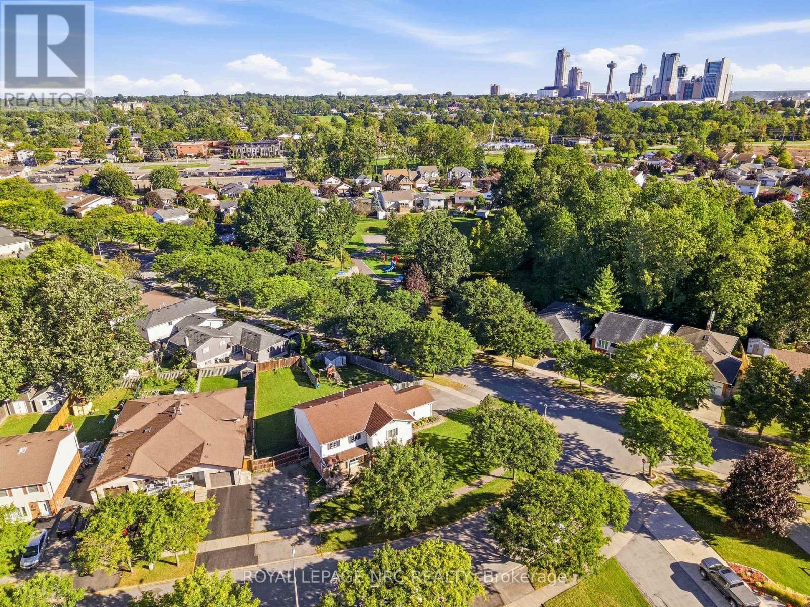 6033 WILDROSE CRESCENT - 23