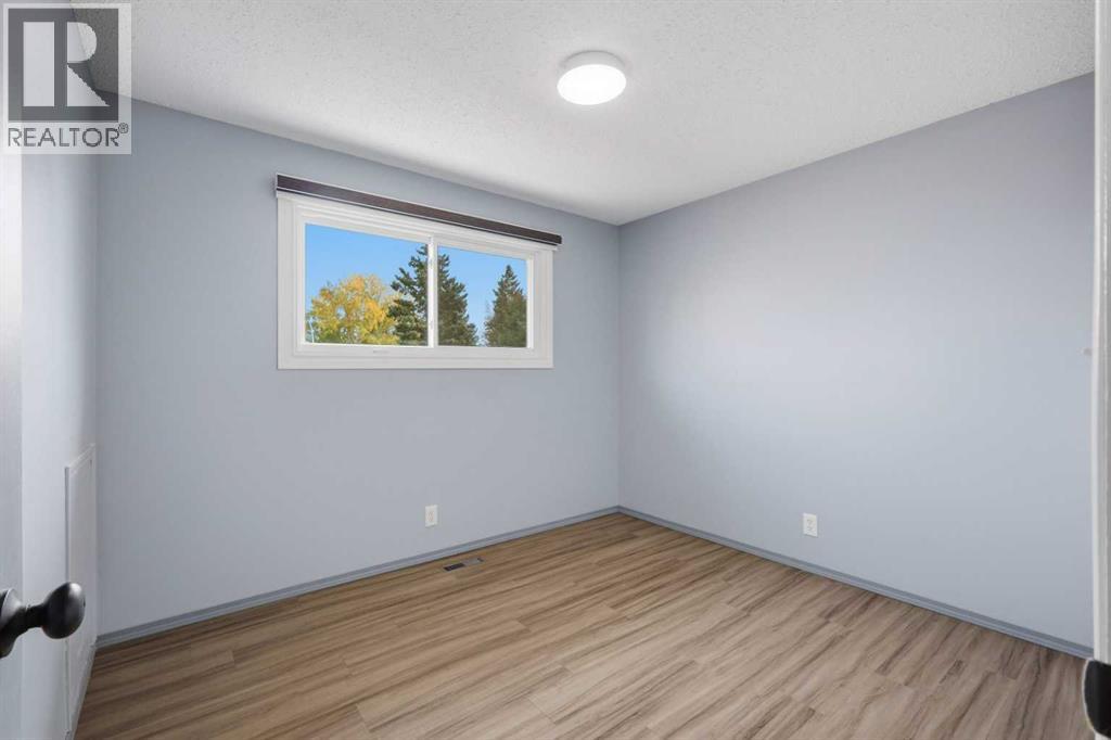 Listing photo – 21 Parkland Drive, Sylvan Lake