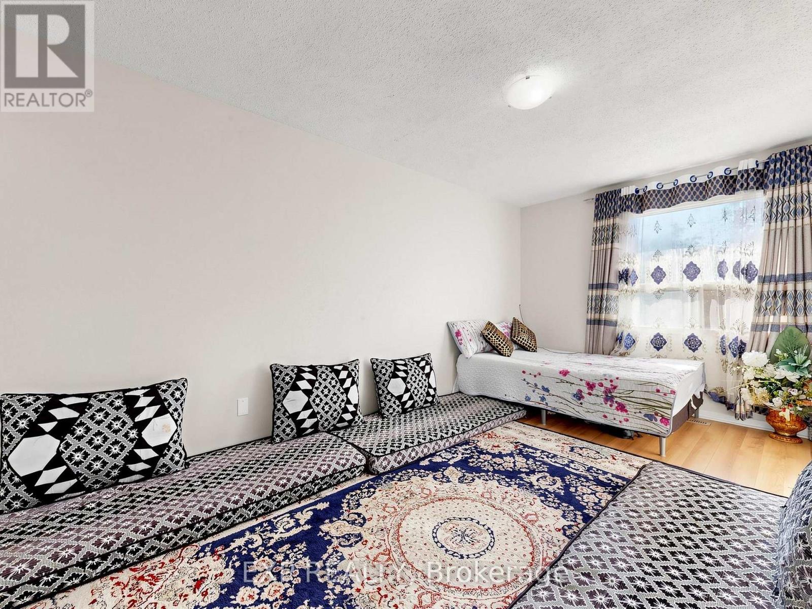 28 LONGFELLOW COURT - 22