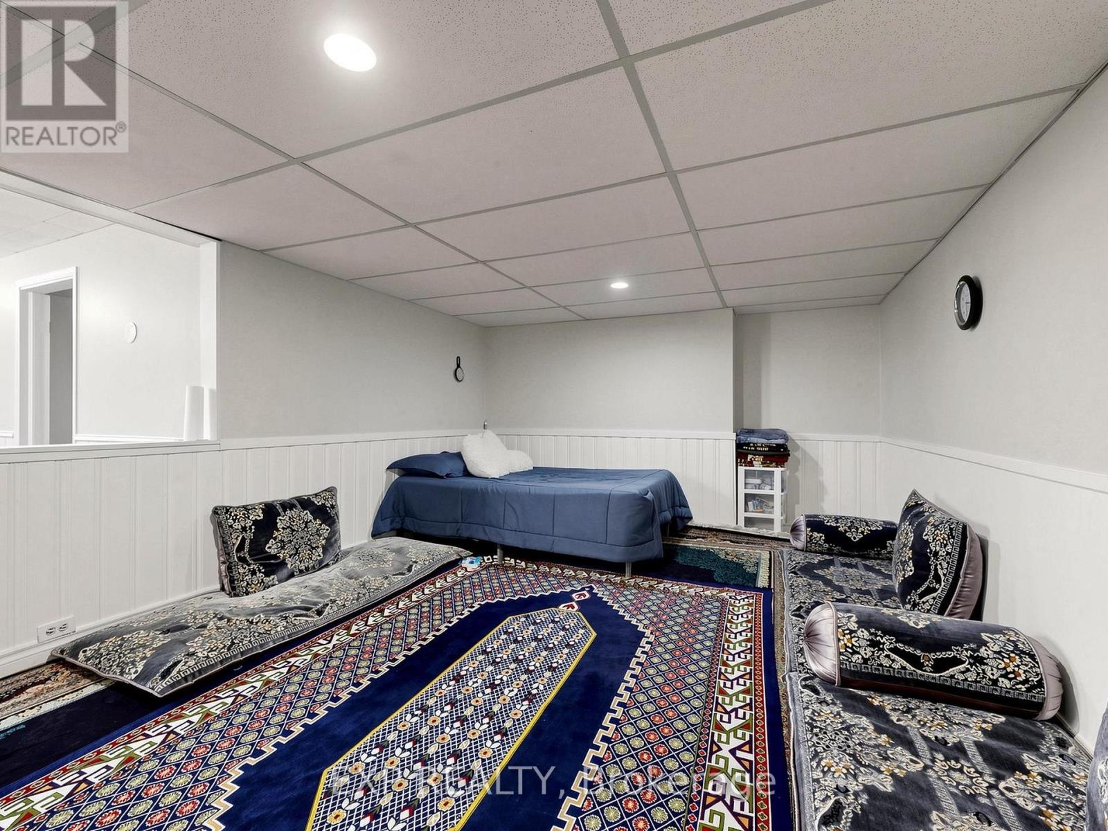 28 LONGFELLOW COURT - 27