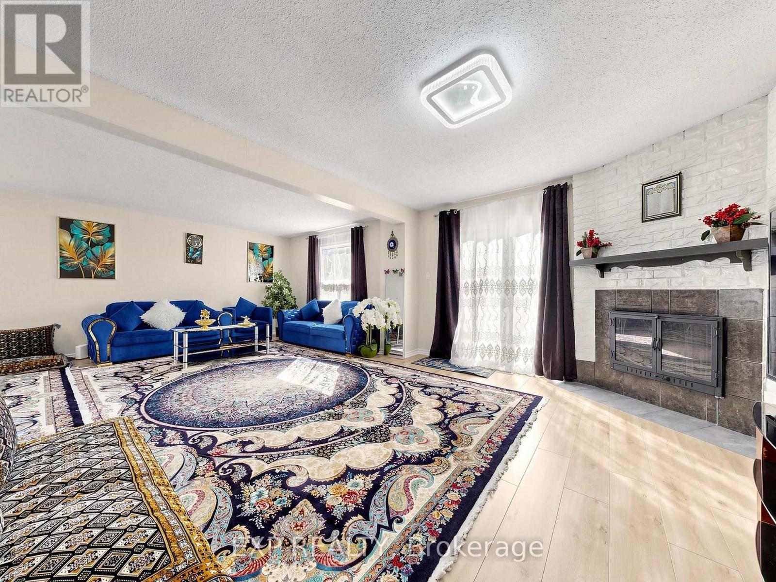28 LONGFELLOW COURT - 6