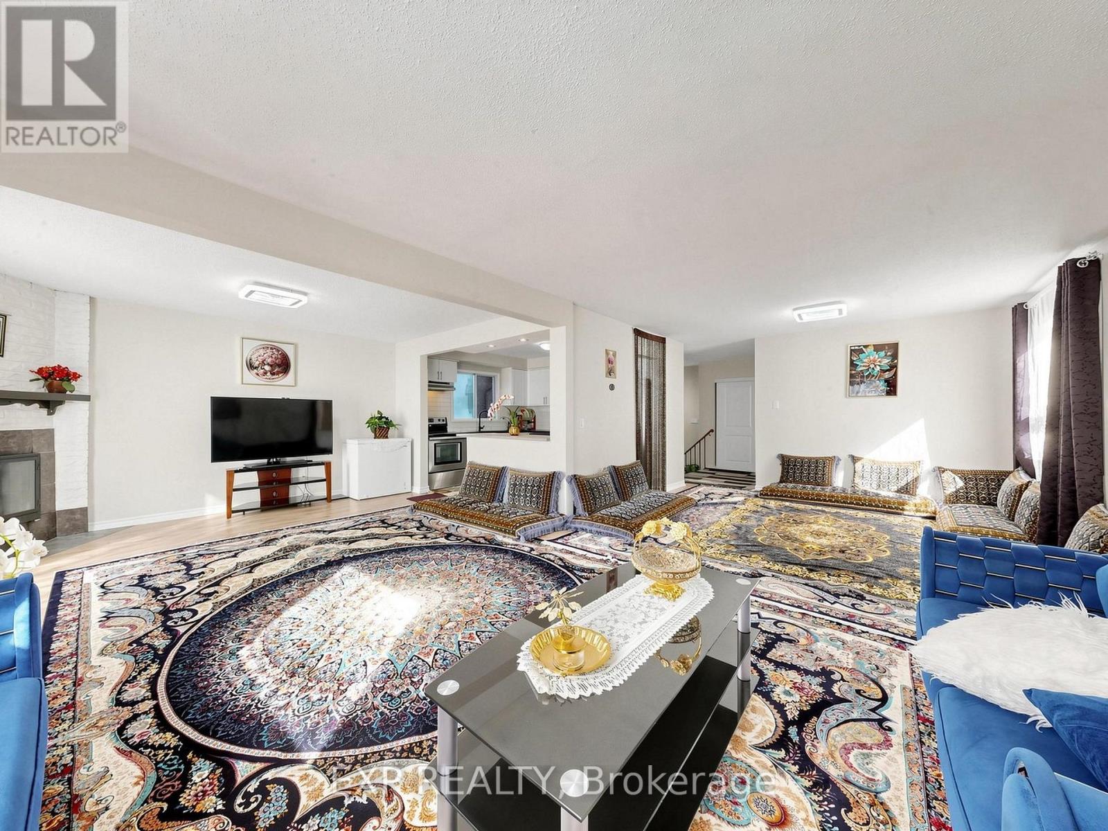 28 LONGFELLOW COURT - 9