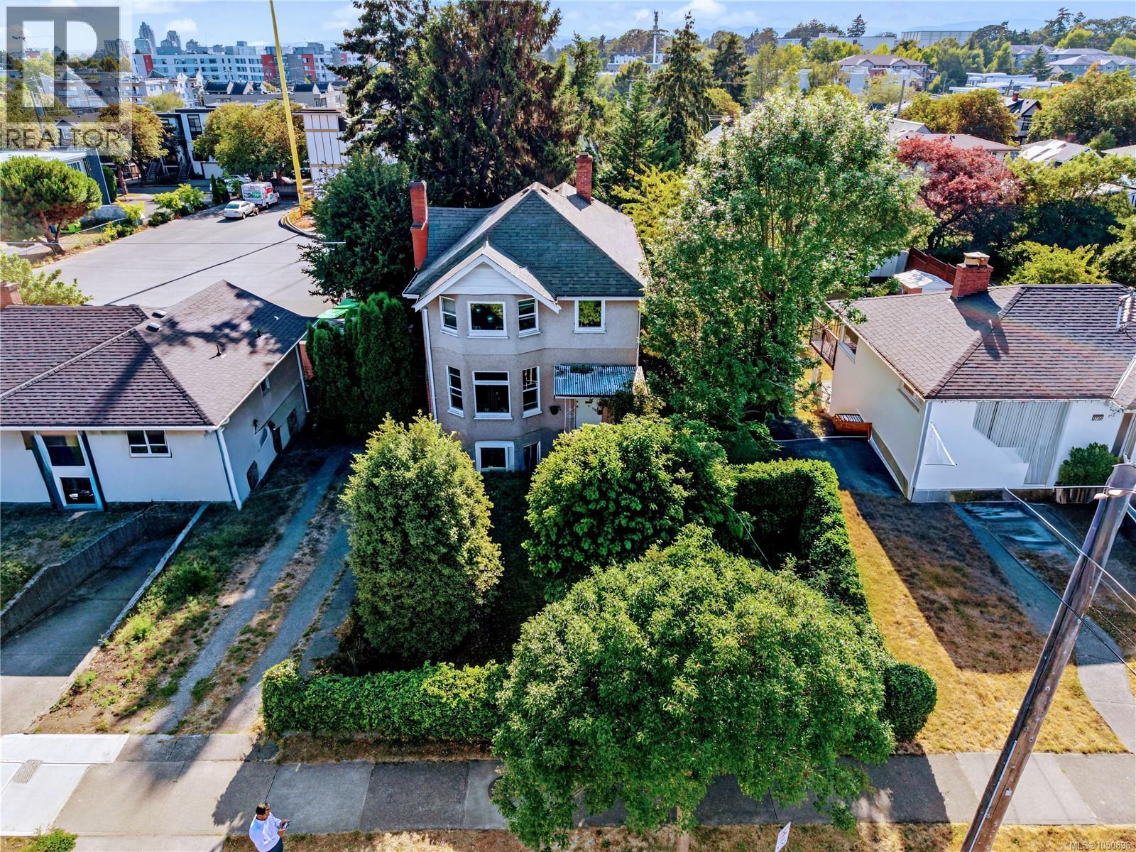 2726 Prior St, Victoria