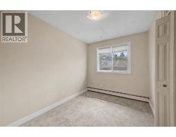 Kitchen - 4004 79 Street Nw, Calgary, AB T3B2N8 Photo 13