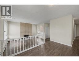 4pc Bathroom - 4004 79 Street Nw, Calgary, AB T3B2N8 Photo 10