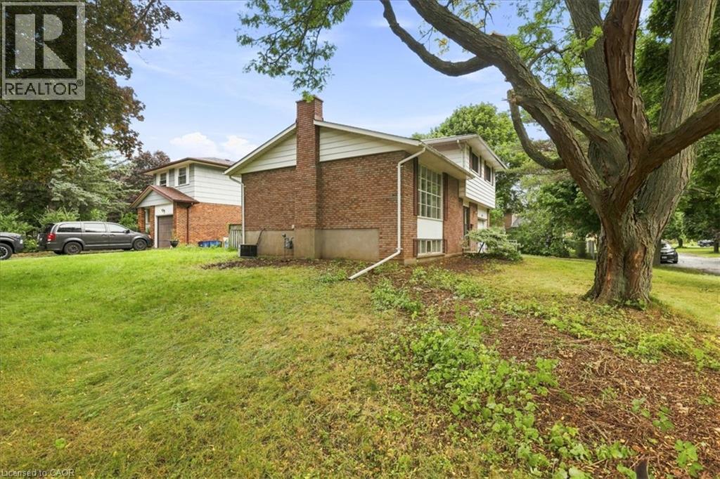 395 MOSSOM Place - 4