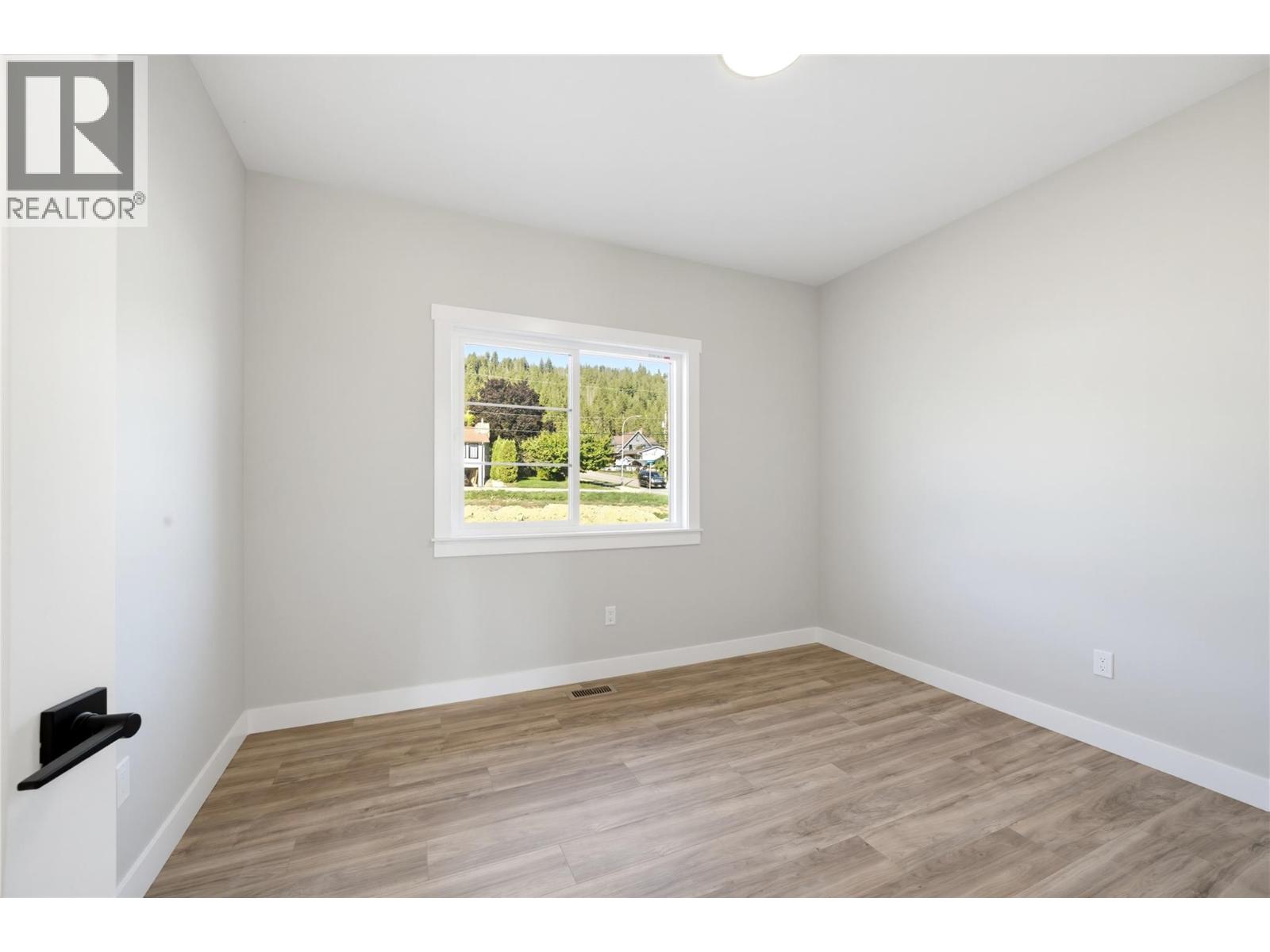 186 Salmon Arm Drive - Image 39