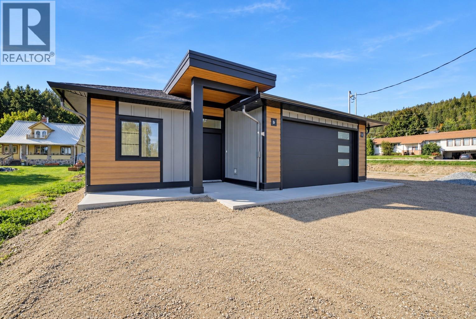 186 Salmon Arm Drive - 3