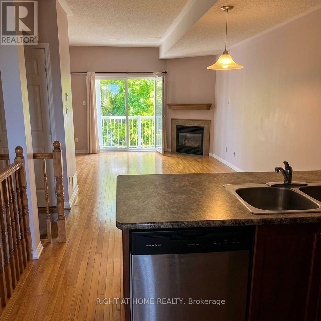 1046 REDTAIL PRIVATE, Ottawa — photo 3