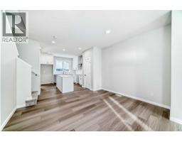 4pc Bathroom - 15 Heirloom Lane Se, Calgary, AB T3S0Y2 Photo 14