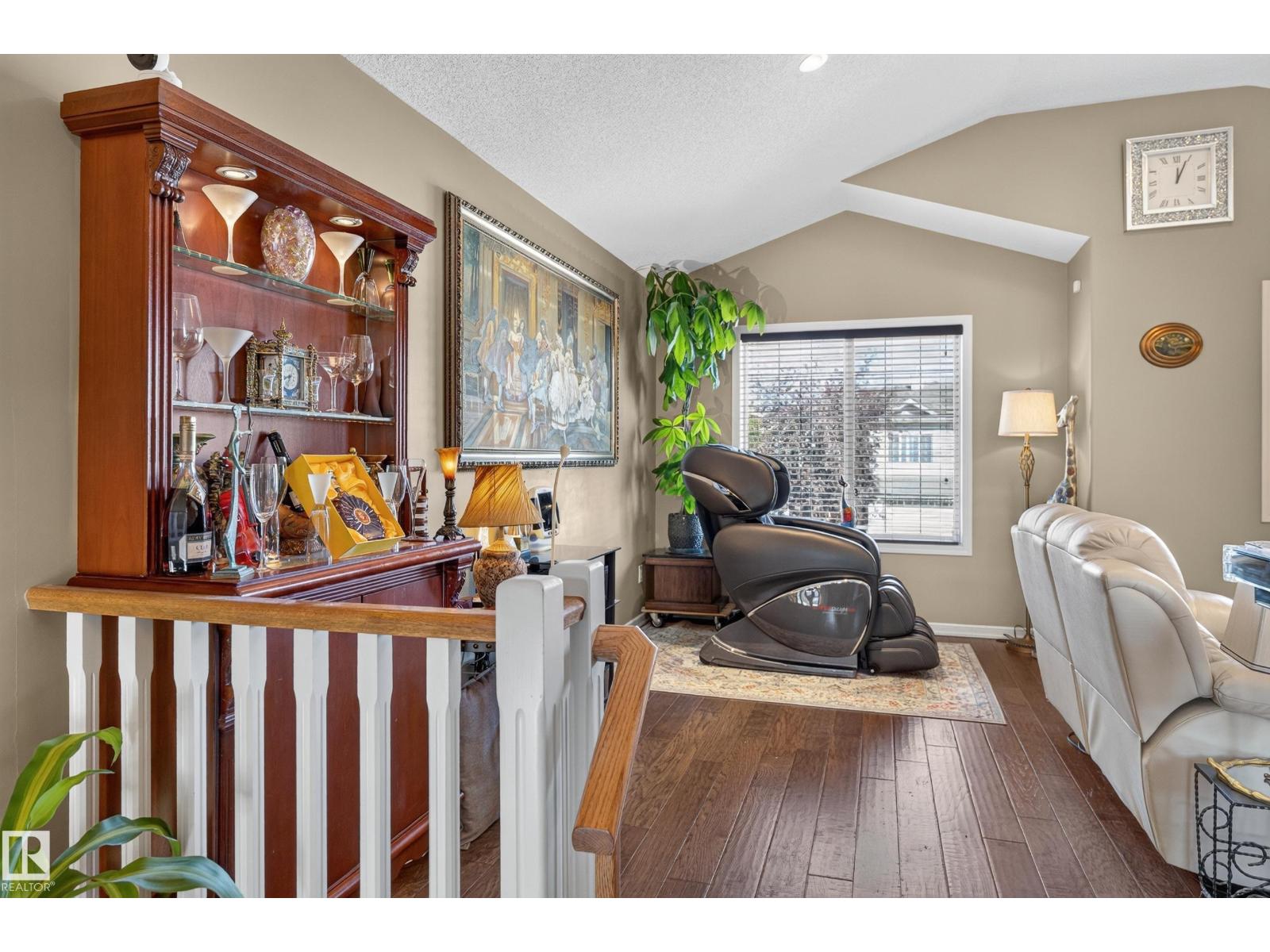 20435 56 AV NW photo 20