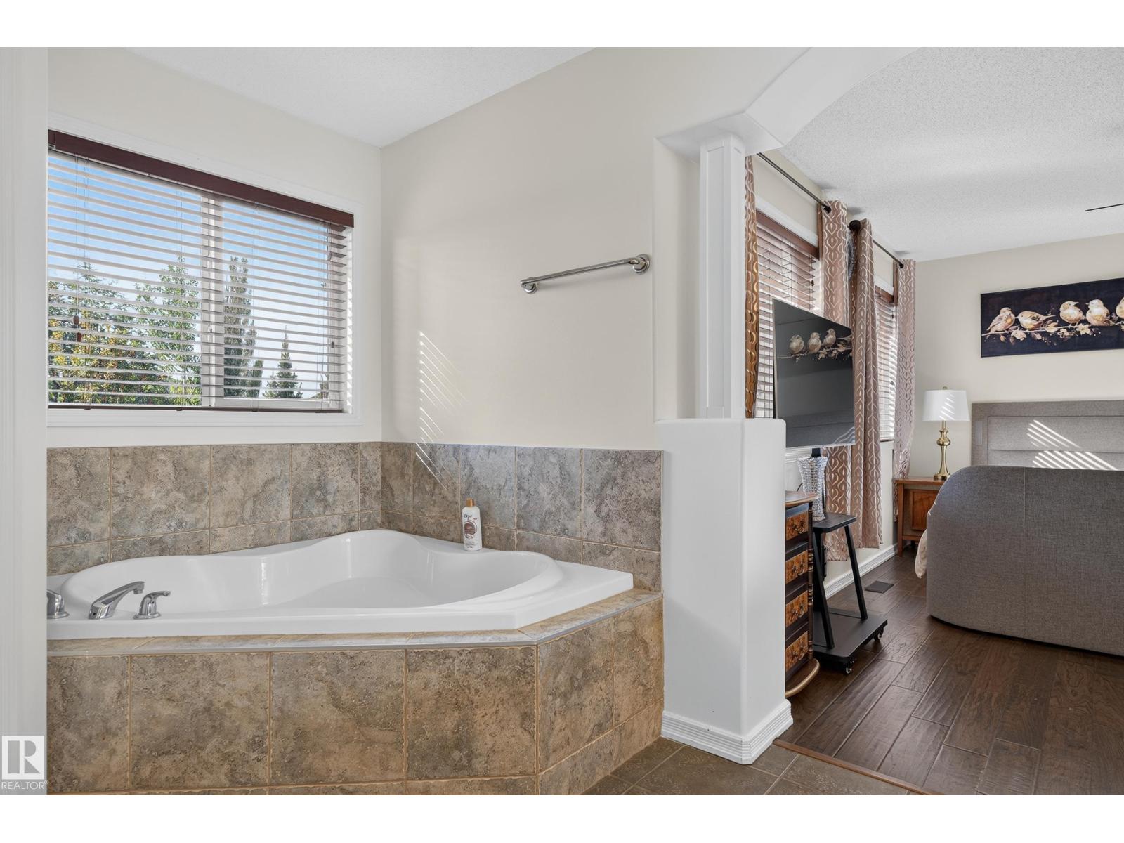 20435 56 AV NW photo 25
