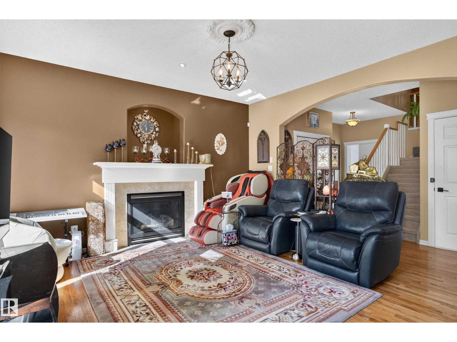 20435 56 AV NW photo 3