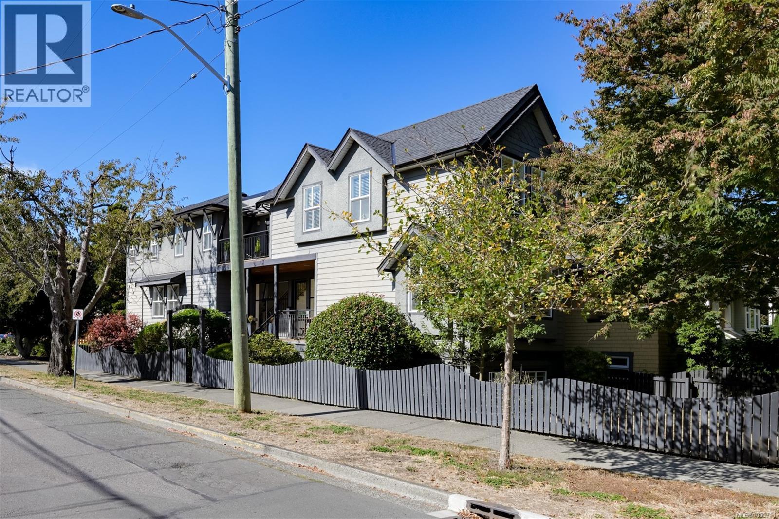 1150 Oxford St, Victoria