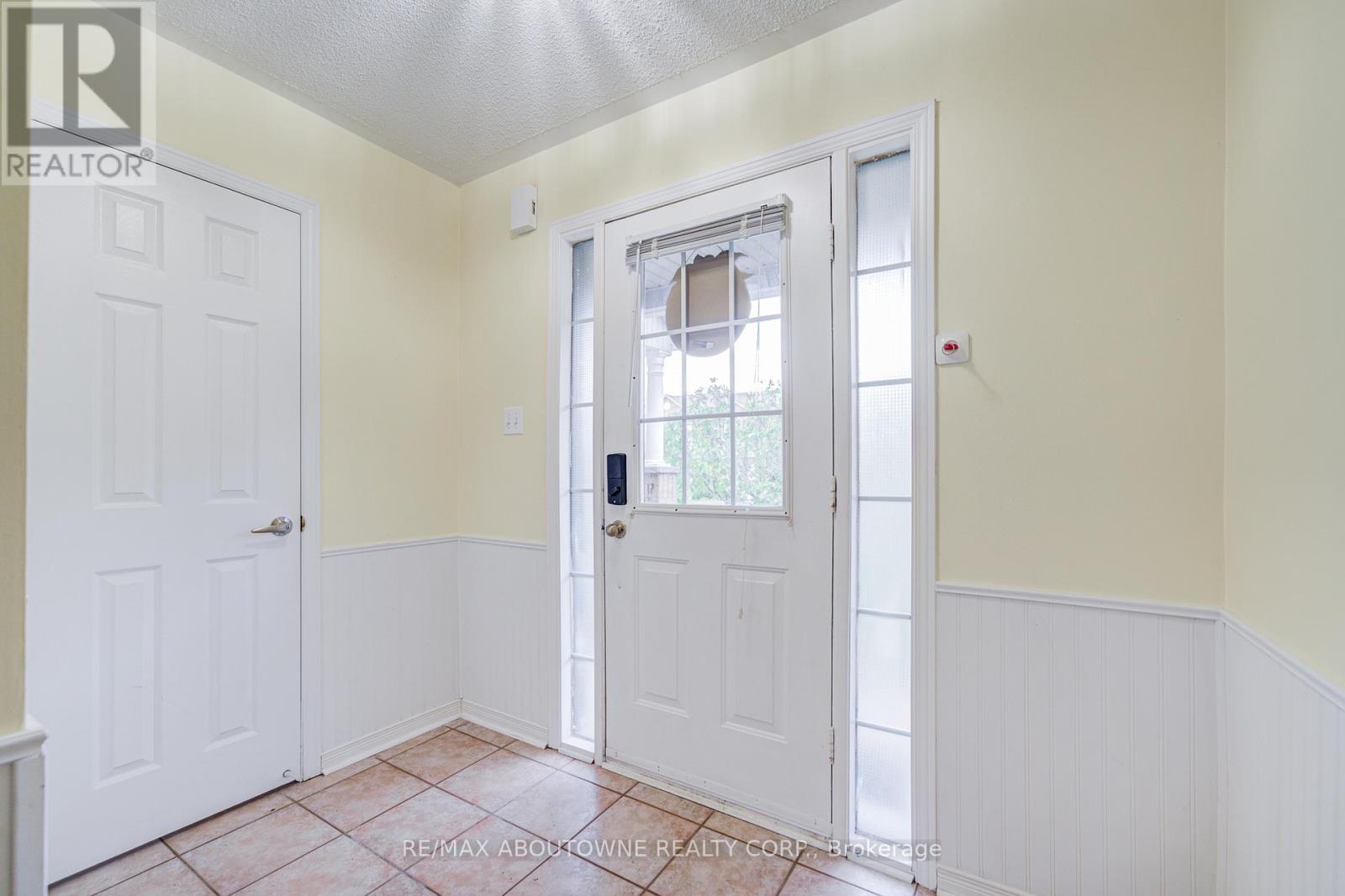 5128 FALCONCREST DRIVE, Burlington (Uptown) — photo 4