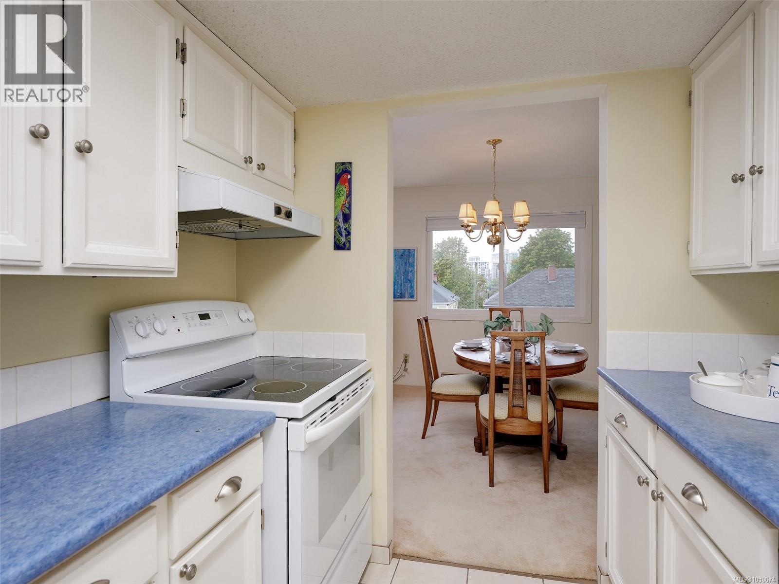 403 1019 McClure Street, Victoria