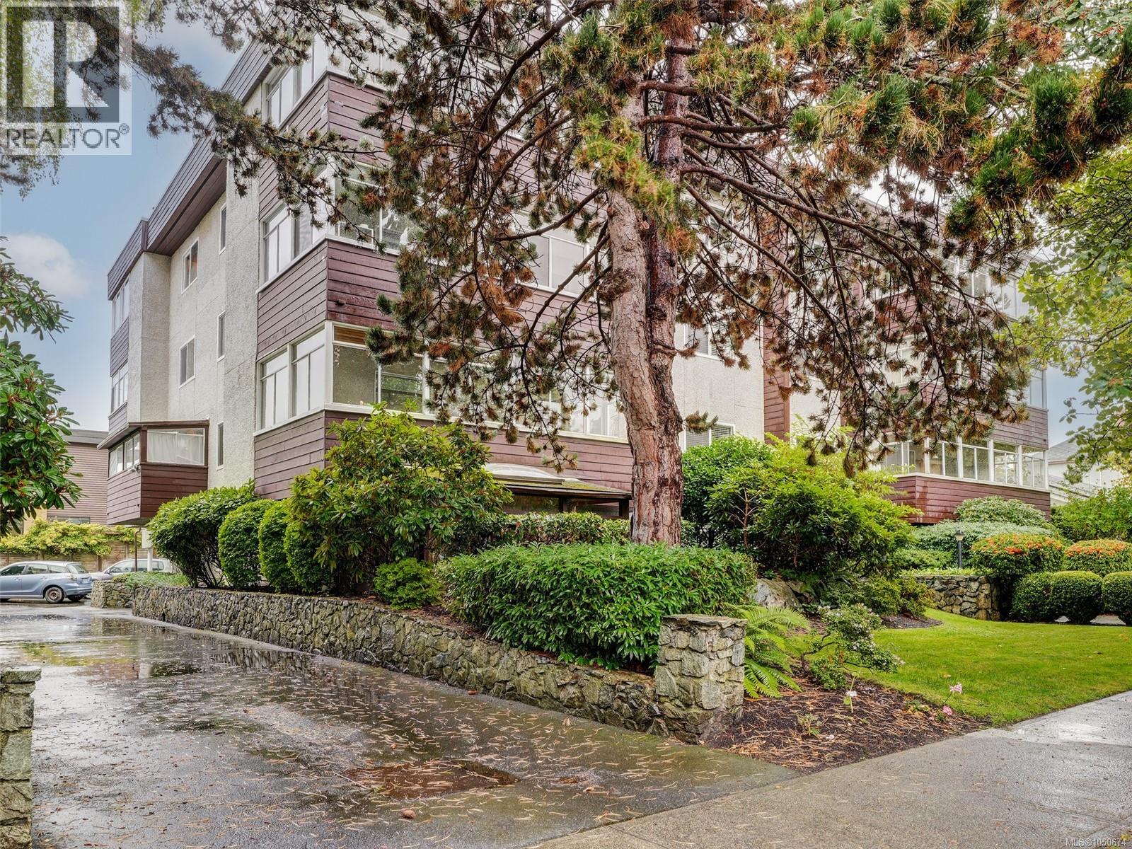 403 1019 McClure Street, Victoria
