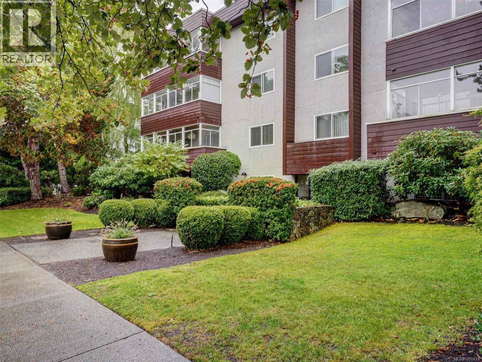 #403 1019 McClure St - 24