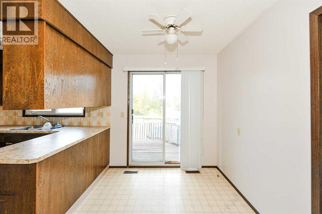 Kitchen Eating Area