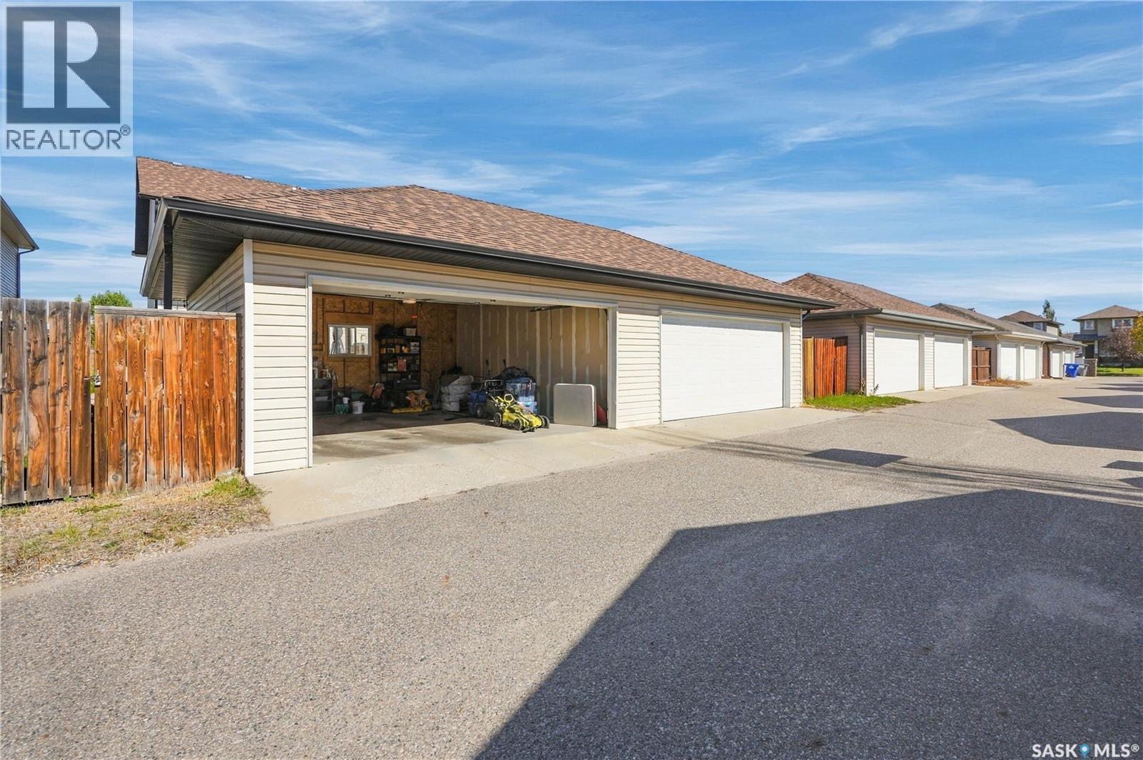 130 Lynd CRESCENT - 44