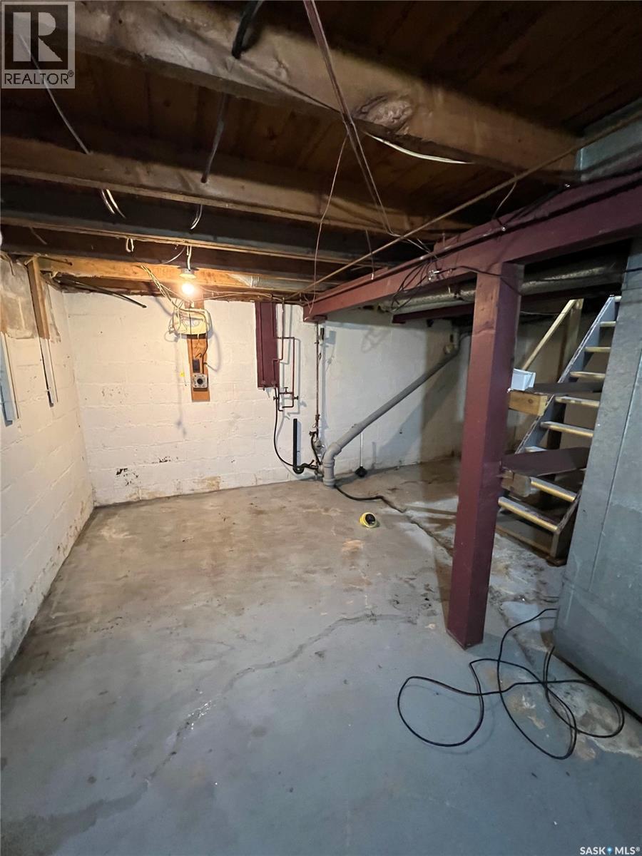 236 9th STREET E - 10