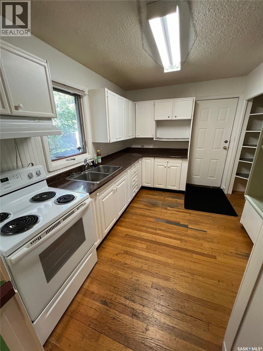 236 9th STREET E - 4