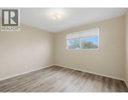4pc Bathroom - 2706 46 Street Se, Calgary, AB T2B2N8 Photo 6