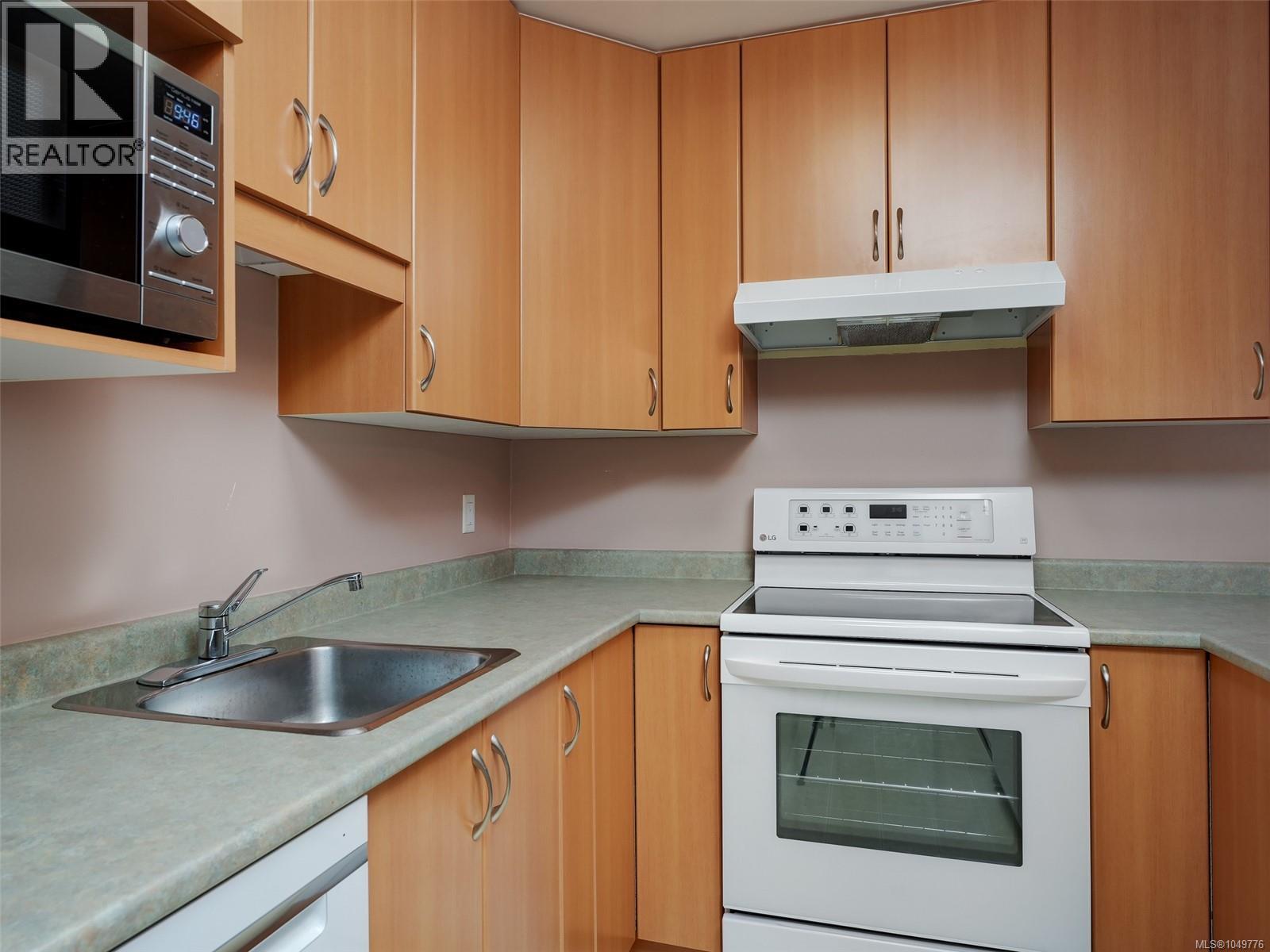 #3 1315 Gladstone Ave - 7