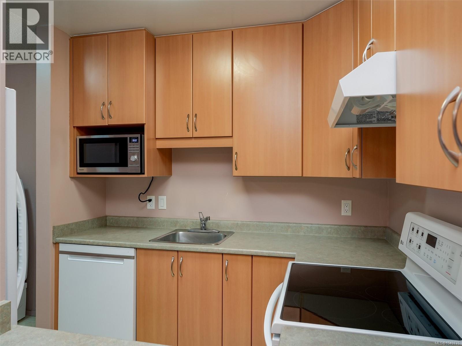 #3 1315 Gladstone Ave - 8