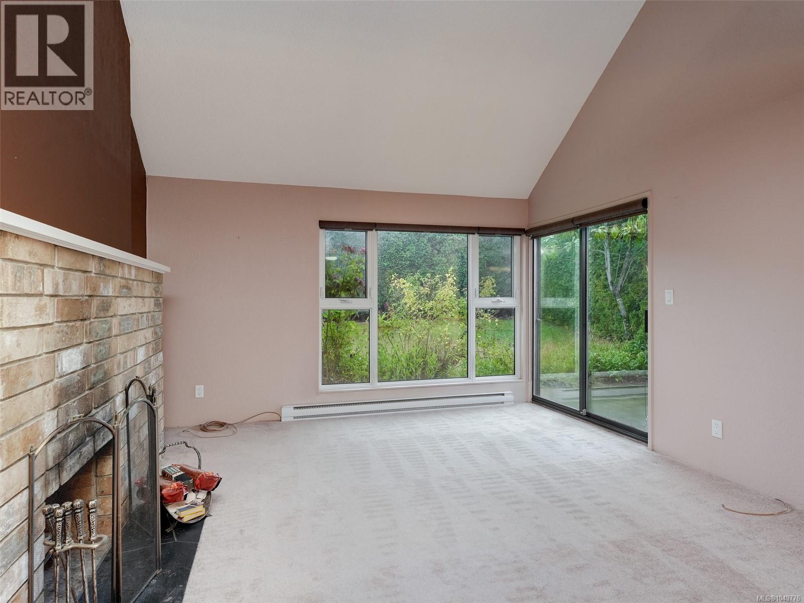 #3 1315 Gladstone Ave - 4