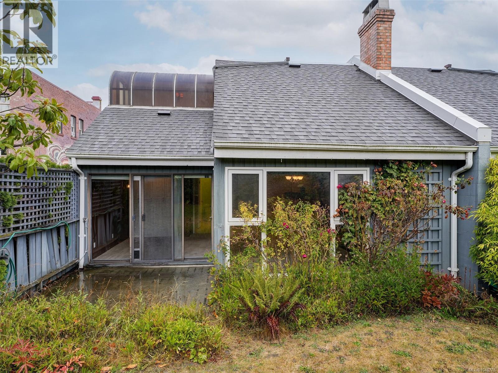#3 1315 Gladstone Ave - 23