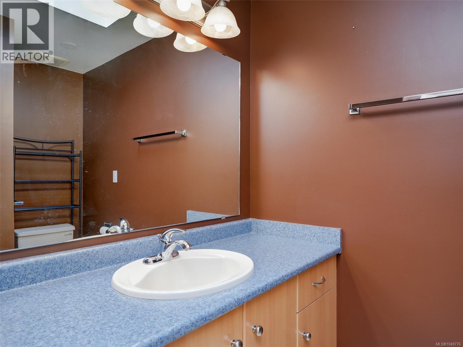 #3 1315 Gladstone Ave - 16