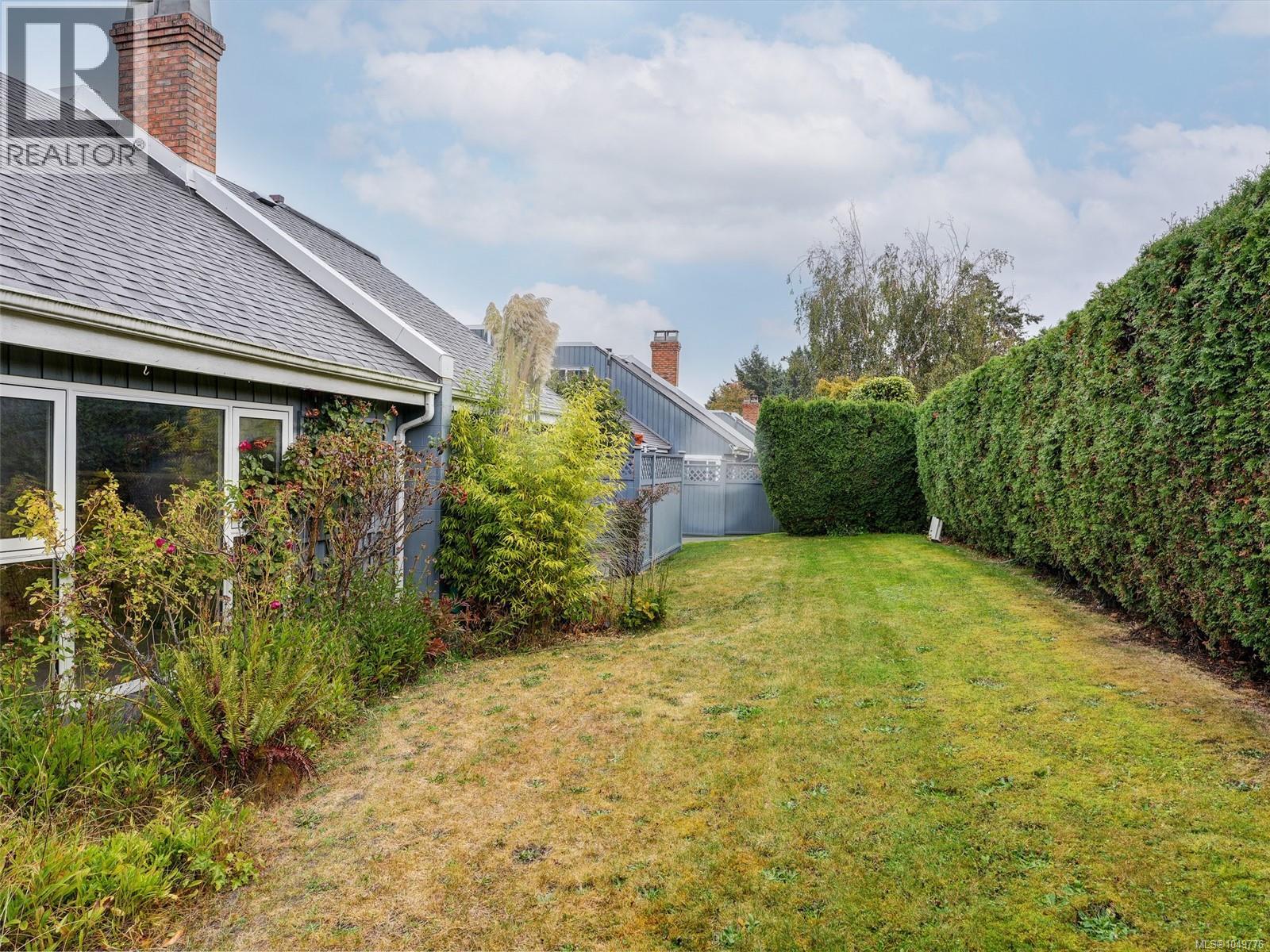 #3 1315 Gladstone Ave - 24