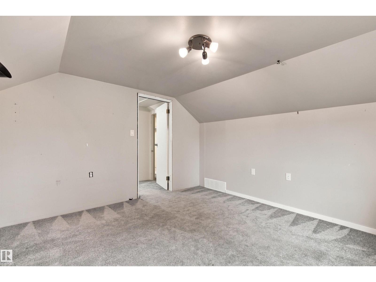 217-51069 Rge Rd 215, Los Villas — photo 15 of 28: Property photo