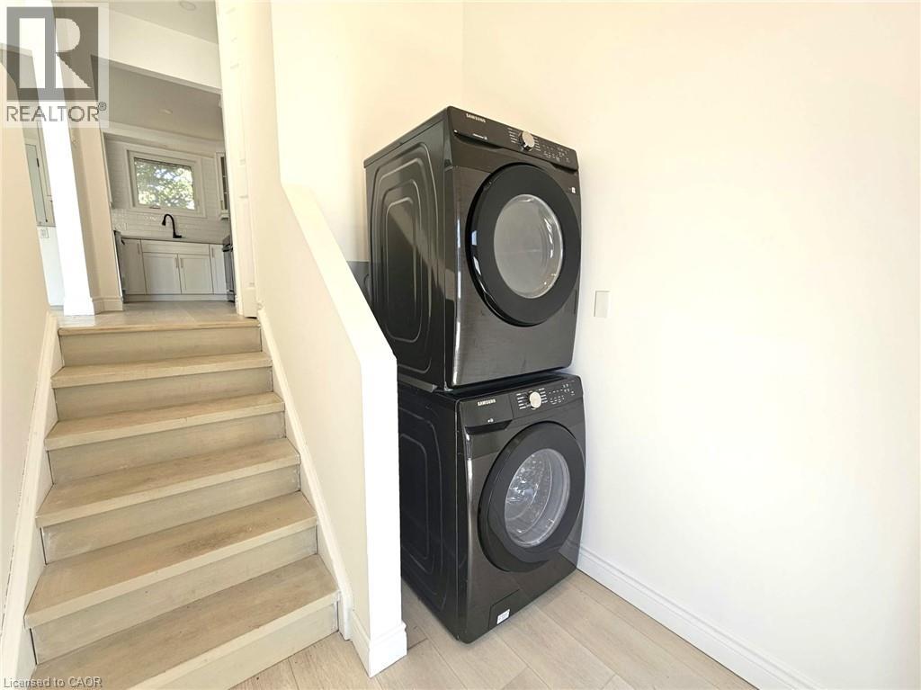 107 STIRLING MACGREGOR Drive Unit# Main — photo 2