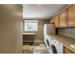 5575 Fairlight Crescent, Delta, BC V4E1B3 Photo 14