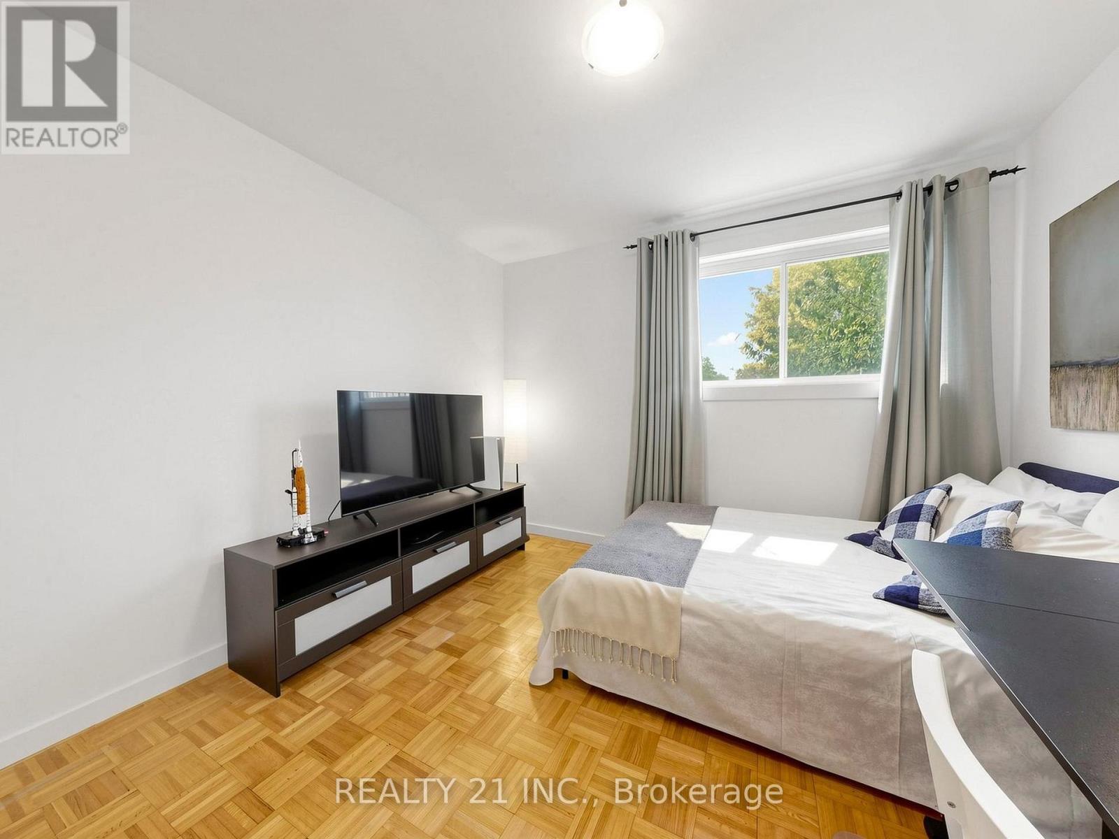 132 HARDING BOULEVARD - Image 22