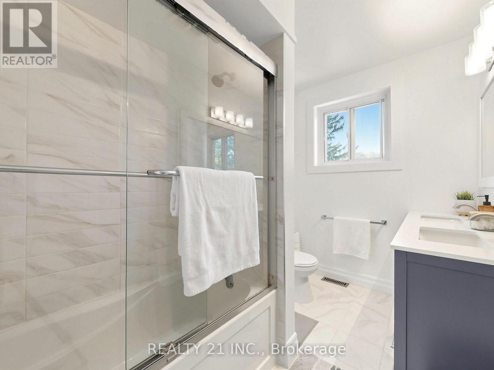 132 HARDING BOULEVARD - Image 23