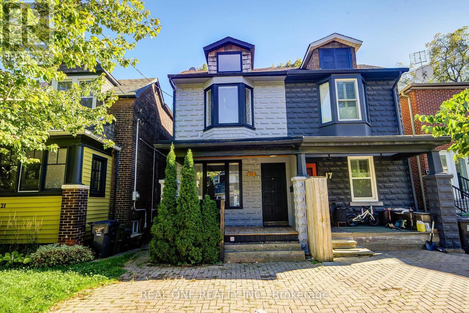 19 BATTENBERG AVENUE, Toronto (Woodbine Corridor)